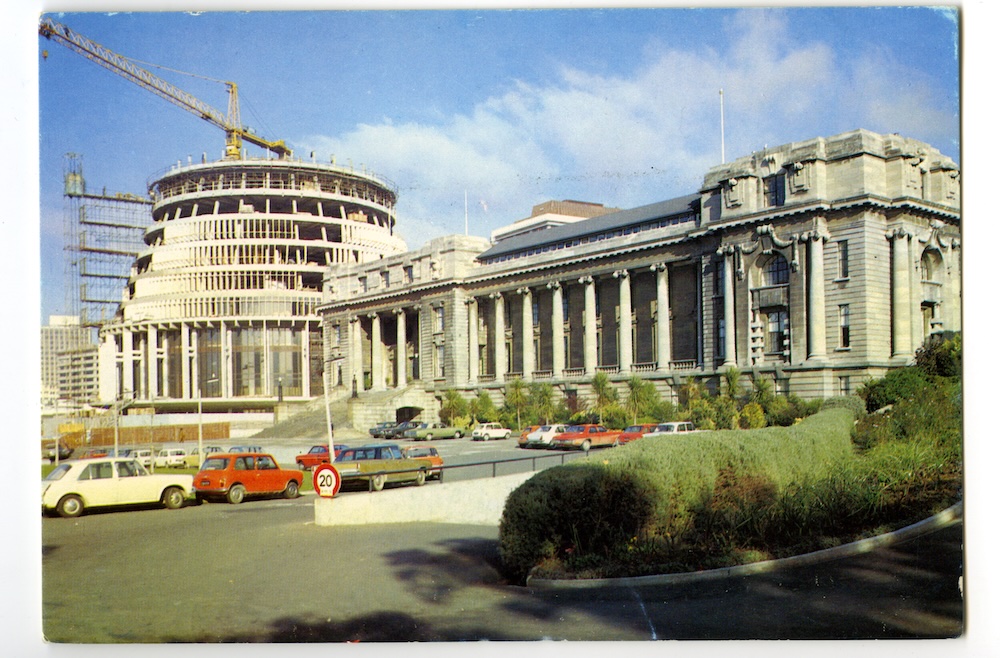 Fig. 1: ‘The Old and the New’, Parliament Building, Wellington, Gladys M. Goodall, Felicity Card Co. Ltd. / Whitcoulls Ltd.