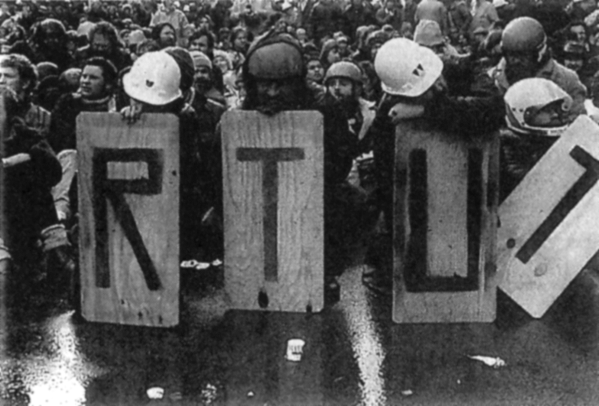 Front line fatigue, after Riddiford St. retreat, Wellington29 August, 1981 Photograph by Ans Westra