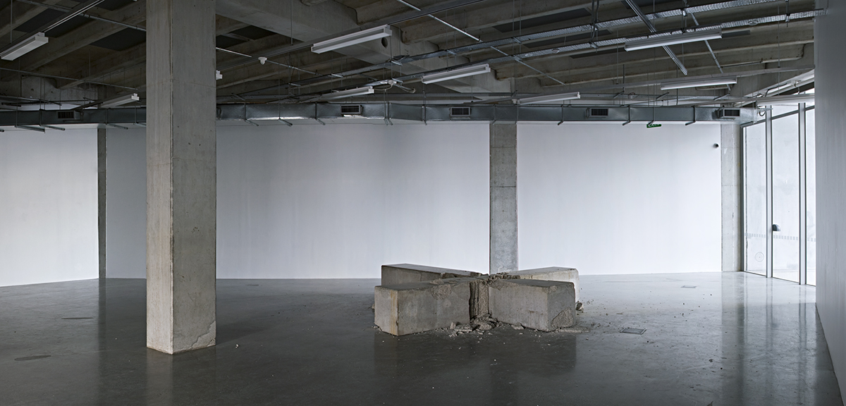 Untitled (Column)Simon Glaister. 2009. Pushover exhibition at St Paul Street (gallery 1). Photographer: Simon Glaister